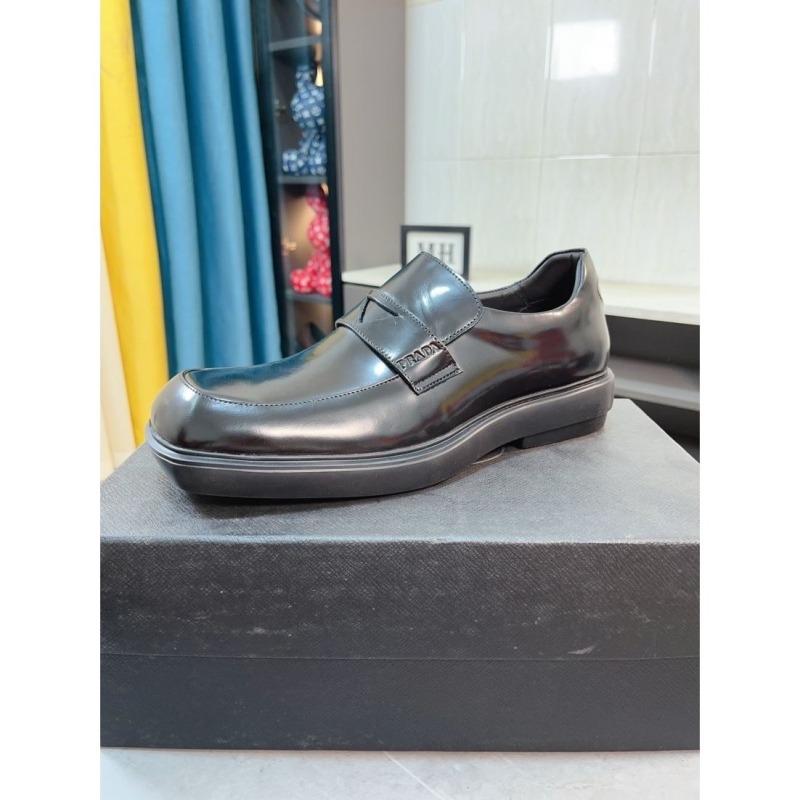 Pra*a leather shoes
